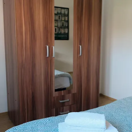 Olivers Cozy And Spacious דירה