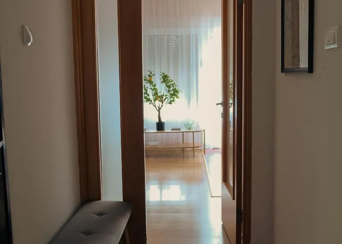 Olivers Cozy And Spacious Appartamento